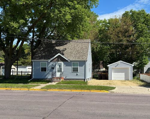215 E 4th St, Fairmont, MN, 56031-2834 | Card Image