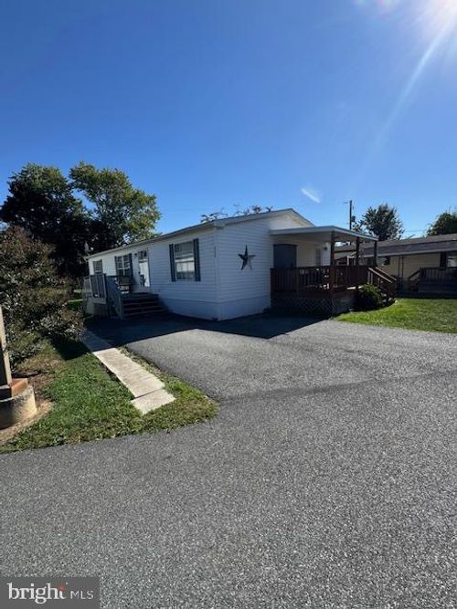 428 Ginger Cir, YORK, PA, 17402-8646 | Card Image