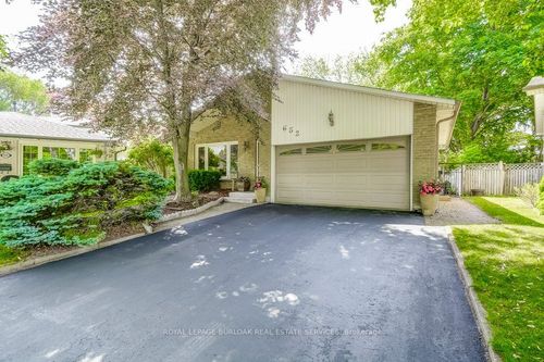 652 Auburn Cres, Burlington, ON, L7L5B2 | Card Image