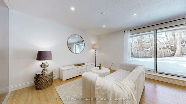 54 - 15 Pebble Byway, Condo with 3 bedrooms, 1 bathrooms and null parking in North York ON | Image 5