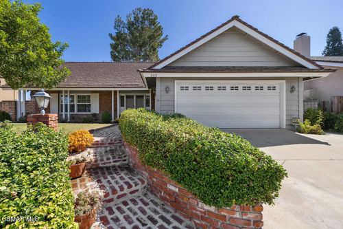 207 Ensenada Ave, Newbury Park, CA, 91320-3630 | Card Image