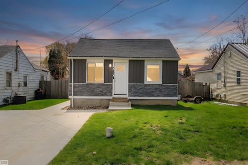 3220 Alpena St, Burton, MI, 48529-1448 | Card Image