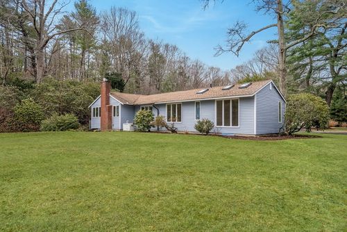 7 Walker Rd, Manchester, MA, 01944-1032 | Card Image