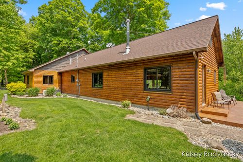 3223 W 96th St, Grant, MI, 49327-9676 | Card Image