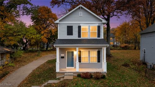 492 Douglas St, Akron, OH, 44307-2168 | Card Image