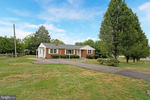 11 S Berlin Pike, LOVETTSVILLE, VA, 20180-8502 | Card Image