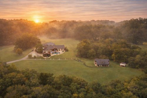 2622 Poplar Knoll Dr, Columbia, TN, 38401-1705 | Card Image