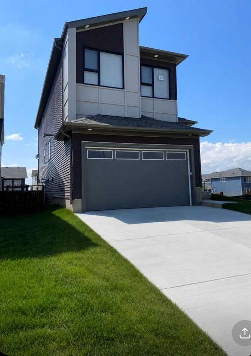 305 Lucas Place Nw, Calgary, AB, T3P2E4 | Card Image