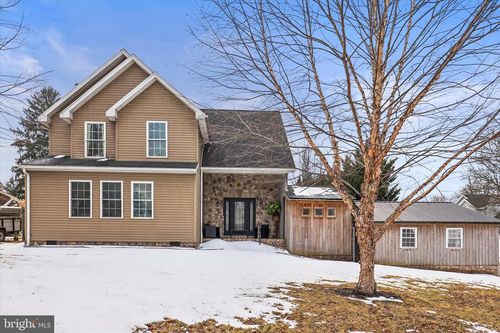 201 E King St, EAST BERLIN, PA, 17316-9681 | Card Image