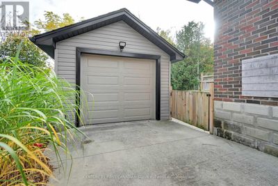 186 Ridout St S, House other with 4 bedrooms, 2 bathrooms and 5 parking in London ON | Image 2