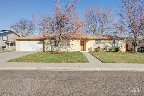 1235 Moore Way, Ontario, OR, 97914-4532 | Card Image