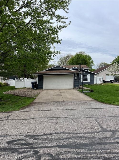 5825 Olive Ave, North Ridgeville, OH, 44039-1829 | Card Image