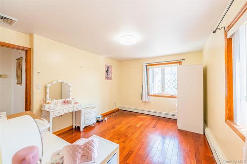 apt-4-145 W 21st St, New York, NY, 10011-3220 | Card Image
