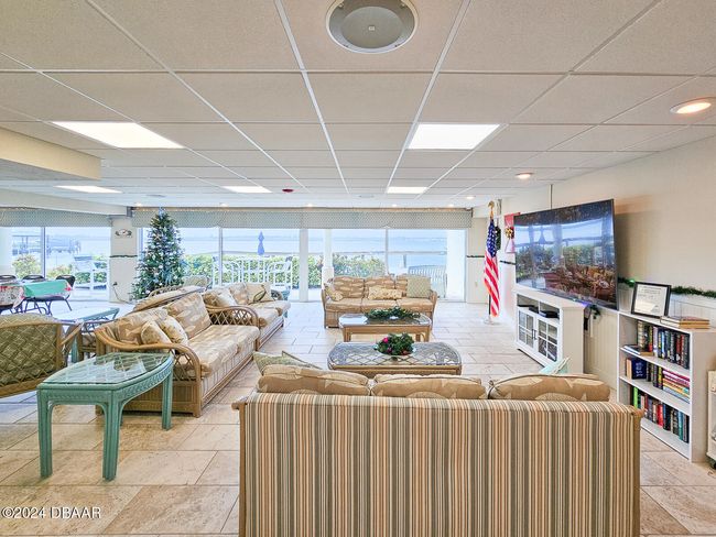 Full panoramic views of the Intracoastal from the social room. | Image 50