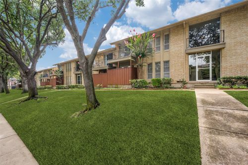5838 Sandhurst Ln, Dallas, TX, 75206-4916 | Card Image