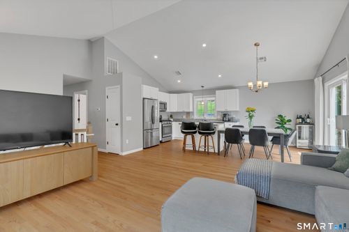 105-A E Pattagansett Rd, Niantic, CT, 06357 | Card Image