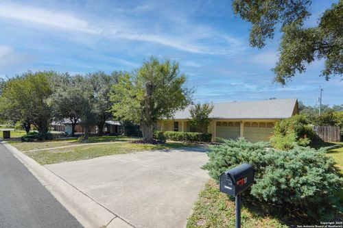 117 Twinleaf Ln, Castle Hills, TX, 78213-2516 | Card Image