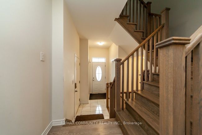 6 Westfield Dr, House attached with 3 bedrooms, 3 bathrooms and 1 parking in Whitby ON | Image 5