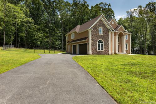 18 Winding Ln, Central Valley, NY, 10917-3412 | Card Image