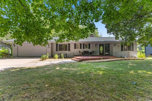 3810 Bassett Creek Dr, Golden Valley, MN, 55422-4210 | Card Image