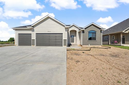 2824 Crystal Lake Dr, Salina, KS, 67401-6458 | Card Image