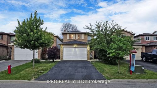 32 Dafoe Cres, Brampton, ON, L6Y2L2 | Card Image