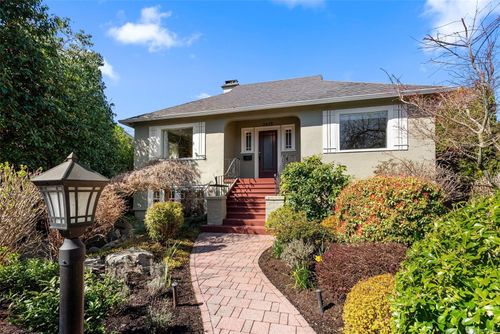 2438 Lincoln Rd, Oak Bay, BC, V8R6A4 | Card Image