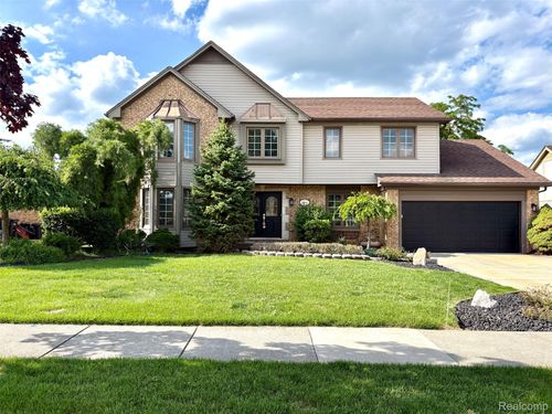 34650 Fairfax Dr, Livonia, MI, 48152-1142 | Card Image