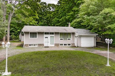 1210 Muskoka Rd N, House other with 2 bedrooms, 1 bathrooms and 10 parking in Gravenhurst ON | Image 1