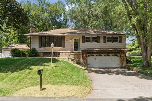 16170 Westgate Ln, Eden Prairie, MN, 55344-1831 | Card Image