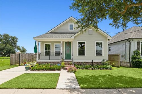 1811 Center St, Arabi, LA, 70032-1710 | Card Image