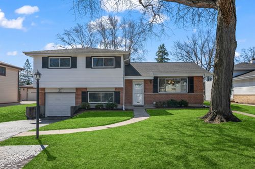 1917 E Pawnee Ln, Mount Prospect, IL, 60056-1621 | Card Image