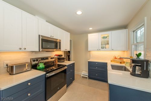 17 Hilsinger Rd, Mount Tabor, NJ, 07878-9208 | Card Image