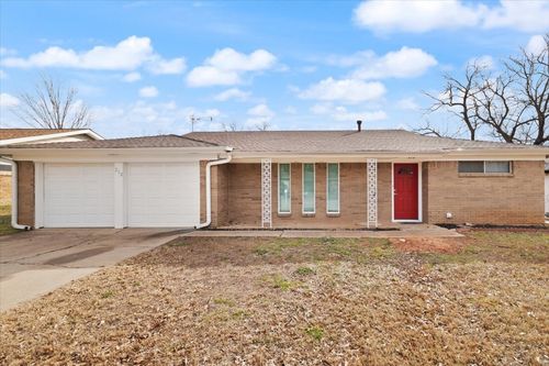 212 Belmont St, Hurst, TX, 76053-6104 | Card Image