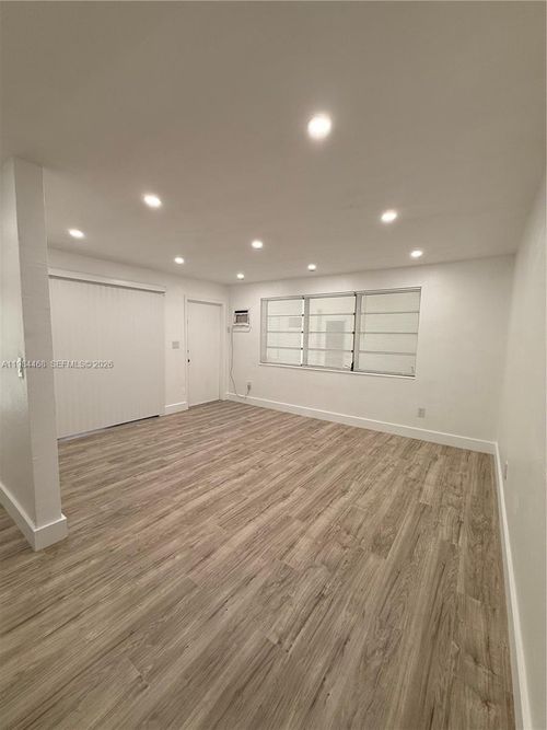 apt-9-16890 Ne 21st Ave, North Miami Beach, FL, 33162-3371 | Card Image