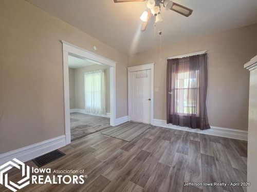 300 E Monroe St, Jefferson, IA, 50129-2244 | Card Image