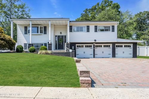 10 Linda Cir, Aberdeen, NJ, 07747-1814 | Card Image