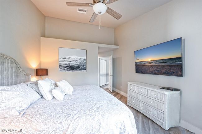 27113 Oakwood Lake Dr, House attached with 3 bedrooms, 3 bathrooms and null parking in BONITA SPRINGS FL | Image 18