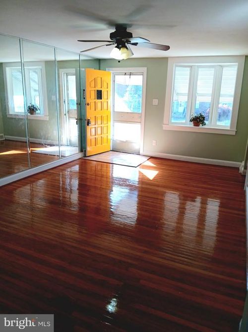 1027 Windsor Rd, COLLINGDALE, PA, 19023-1027 | Card Image