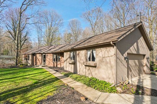 6490 Lake Harbor Rd, Norton Shores, MI, 49441-6128 | Card Image