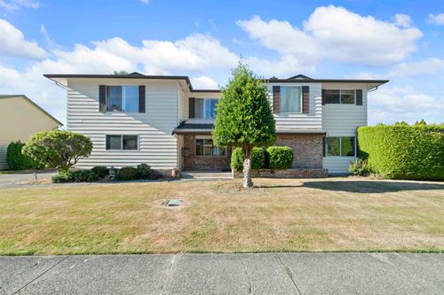 8431 Rosebank Cres, Richmond, BC, V7A2K8 | Card Image