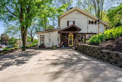 124 Oak St, Le Claire, IA, 52753-9543 | Card Image
