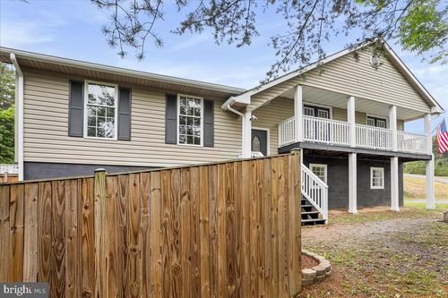 72 Pioneer Ln, Berkeley Springs, WV, 25411-4389 | Card Image