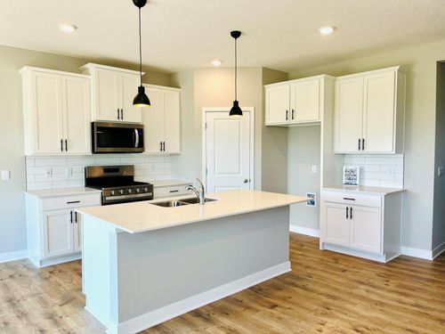 8337 Brumby Trl, Woodbury, MN, 55129-5749 | Card Image