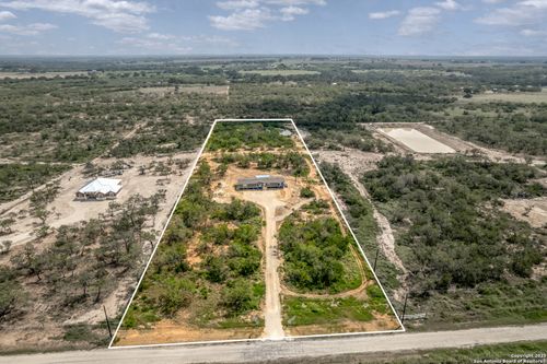 2469 County Road 124, Floresville, TX, 78114-5283 | Card Image