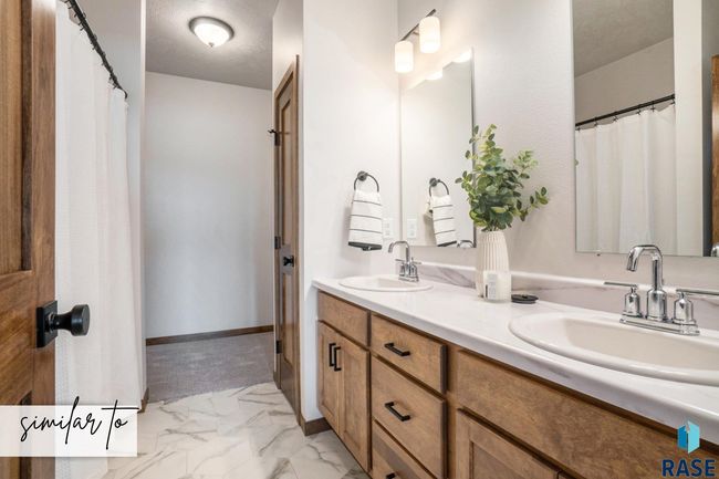8014 E Tencate Pl, Townhouse with 3 bedrooms, 3 bathrooms and null parking in Sioux Falls SD | Image 8