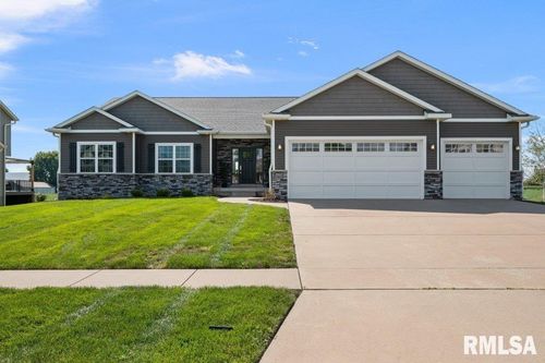 624 St Andrews Cir, Eldridge, IA, 52748-2308 | Card Image