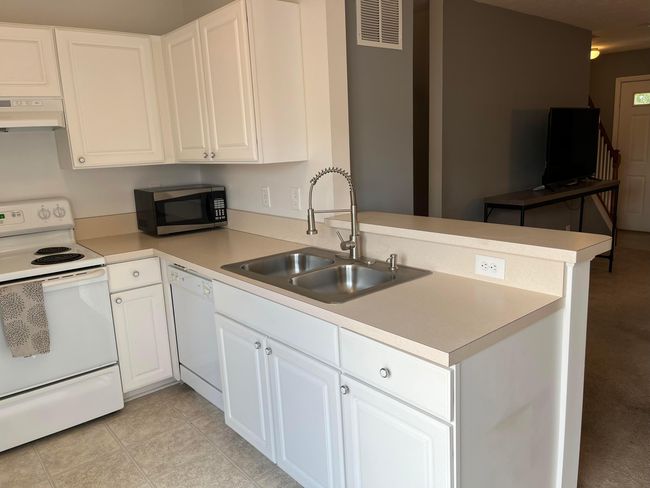 725 Lazelle Rd, Condo with 1 bedrooms, 2 bathrooms and null parking in Westerville OH | Image 12