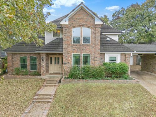 2004 Misty Creek Dr, Arlington, TX, 76017-2732 | Card Image