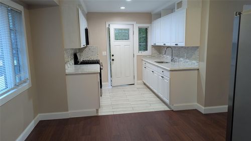 476 Whittier Ave, Levittown, NY, 11756-5645 | Card Image